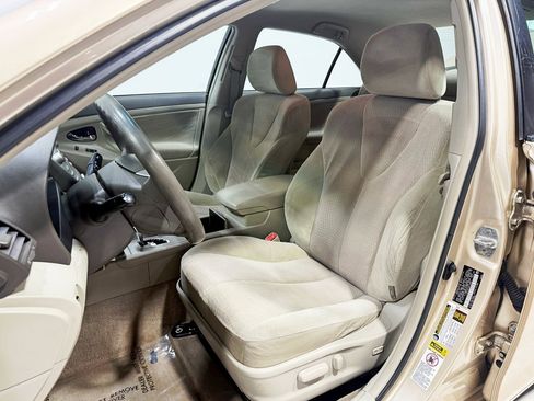 Used 2011 Toyota Camry LE image 18