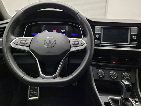 Used 2024 Volkswagen Jetta Sport image 22