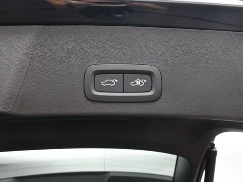 Used 2025 Volvo XC40 B5 Plus AWD/4WD image 30