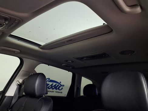 Used 2022 Kia Telluride EX w/ EX Premium Package FWD image 16