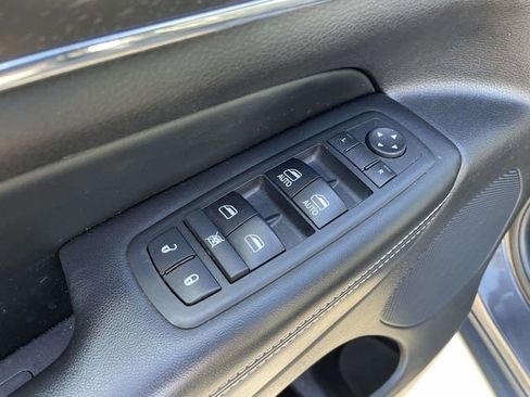 Used 2017 Jeep Grand Cherokee Limited AWD/4WD image 19