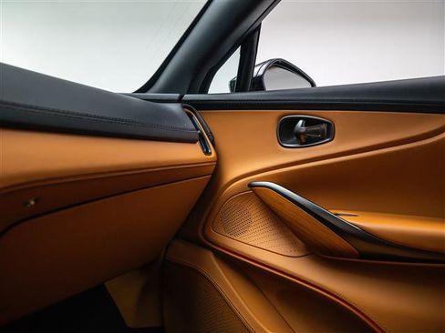 Used 2022 Aston Martin DBX image 27