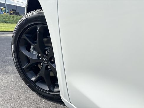Certified 2025 Chrysler Pacifica Limited FWD image 12