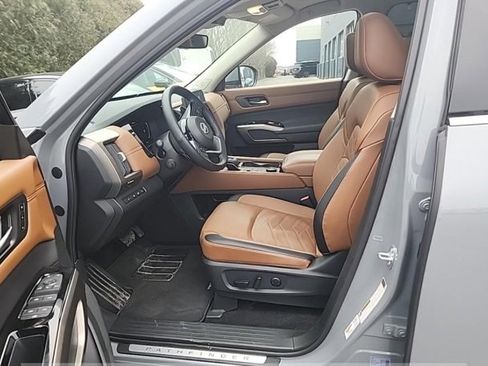 Certified 2025 Nissan Pathfinder Platinum w/ Cargo Package image 2