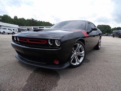 Used 2022 Dodge Challenger R/T RWD image 4