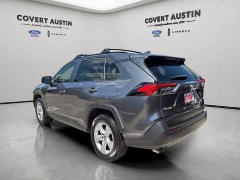 Used 2019 Toyota RAV4 XLE w/ Convenience Package FWD image 3