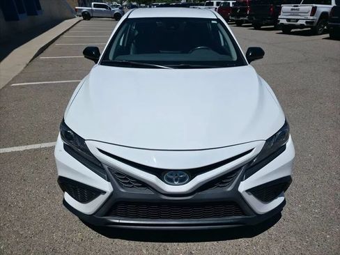Used 2022 Toyota Camry SE w/ Convenience Package FWD image 6