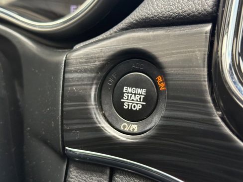 Used 2021 Jeep Grand Cherokee Limited w/ Luxury Group II image 24