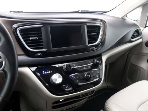 Used 2021 Chrysler Voyager Lxi FWD image 26