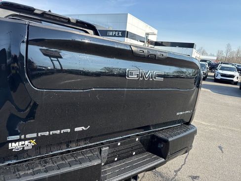 Used 2025 GMC Sierra EV Denali AWD/4WD image 34
