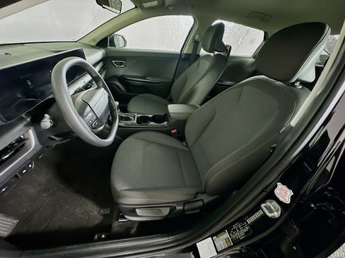 Used 2025 Kia K4 LXS image 13