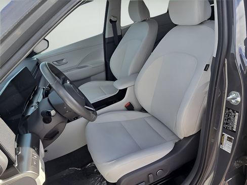 Used 2025 Hyundai Kona SEL image 28