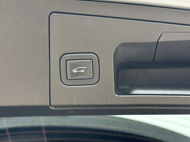 Used 2024 Cadillac XT4 Premium Luxury FWD image 10