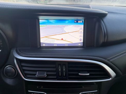 Used 2018 INFINITI QX30 Sport image 17