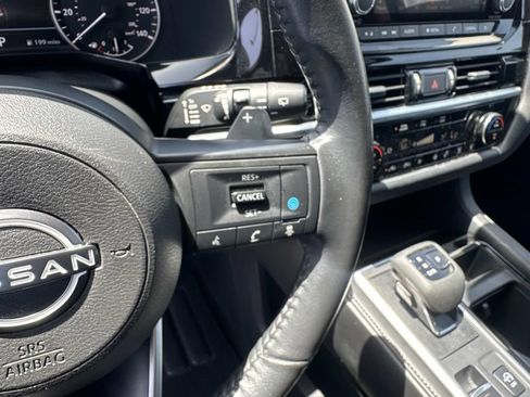 Used 2025 Nissan Pathfinder SV FWD image 23