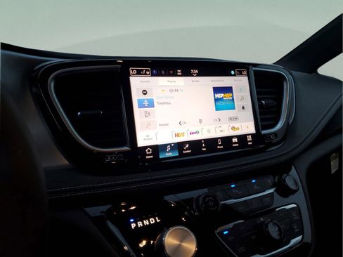 New 2026 Chrysler Pacifica Limited w/ Uconnect Theater Family Group image 15