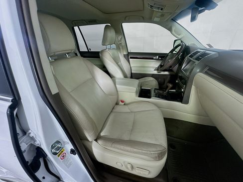 Used 2017 Lexus GX 460 Premium w/ Premium Package AWD/4WD image 30