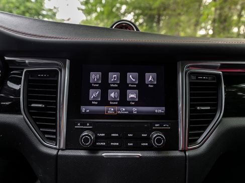 Used 2017 Porsche Macan GTS image 10