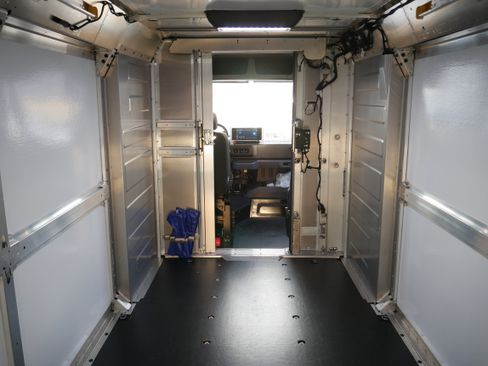 New 2025 Chevrolet Brightdrop 600 w/ Power Door Package image 8