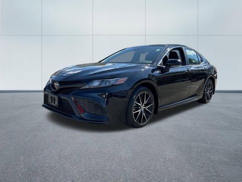 Used 2024 Toyota Camry SE w/ Blackout Package (TMS) image 2