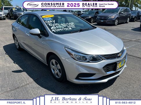 Used 2017 Chevrolet Cruze LS FWD image 1