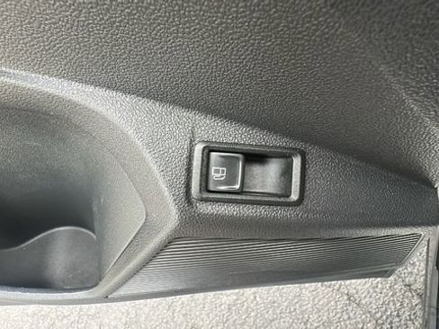 Used 2022 Volkswagen Taos SE w/ Panoramic Sunroof Package FWD image 23