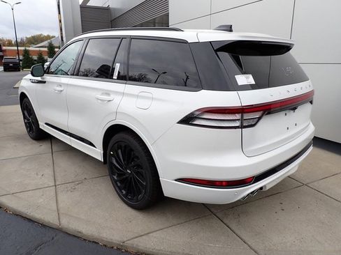 New 2026 Lincoln Aviator Reserve w/ Jet Appearance Package image 3