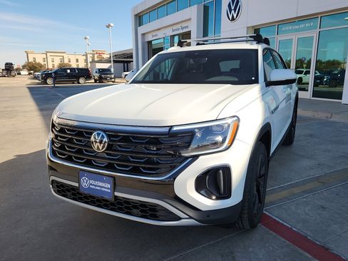 New 2026 Volkswagen Atlas Cross Sport SE image 3