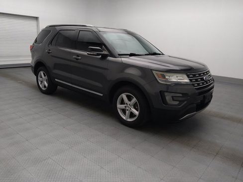 Used 2017 Ford Explorer XLT w/ Equipment Group 202A AWD/4WD image 11