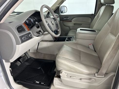 Used 2010 Chevrolet Suburban LT AWD/4WD image 32