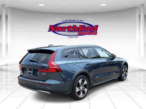 Used 2025 Volvo V60 B5 Cross Country Plus AWD/4WD image 7