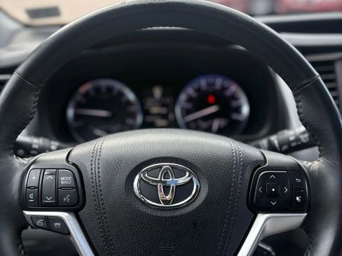 Used 2015 Toyota Highlander Limited Platinum image 10