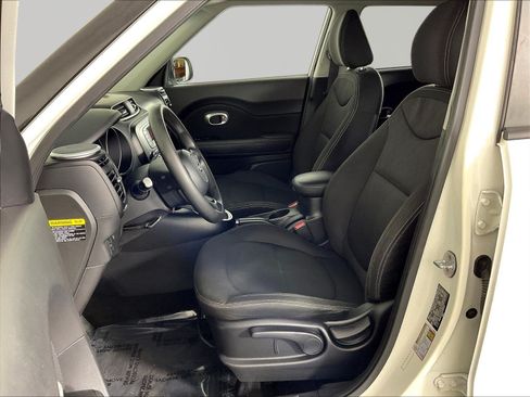 Used 2016 Kia Soul FWD image 19