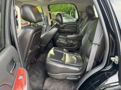 Used 2011 Cadillac Escalade Premium AWD/4WD image 14