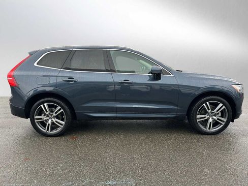 Used 2021 Volvo XC60 T5 Momentum w/ Advanced Package image 2