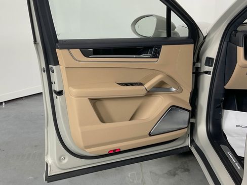 Used 2024 Porsche Cayenne Turbo image 14