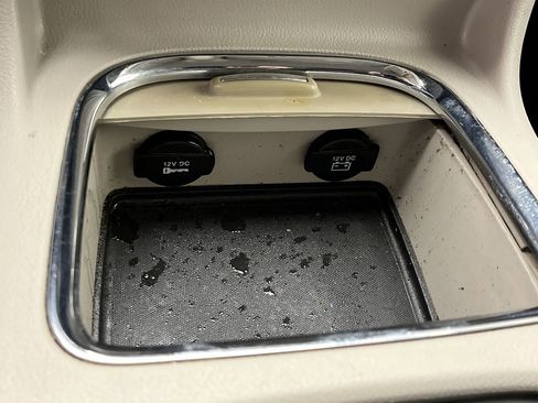 Used 2012 Dodge Grand Caravan SXT image 17