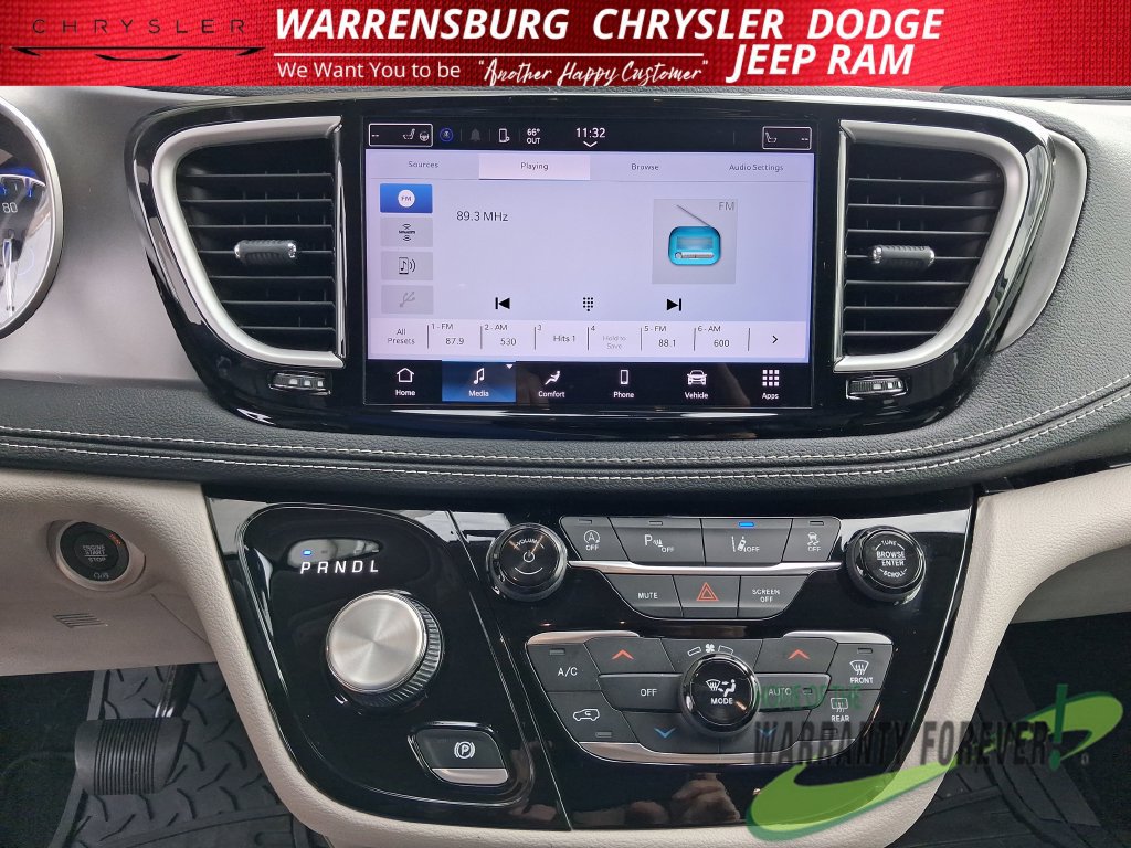Used 2023 Chrysler Pacifica Touring-L FWD image 22