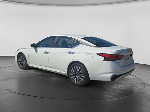 Used 2025 Nissan Altima 2.5 SV FWD image 8