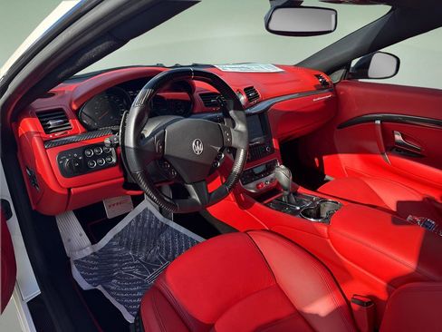 Used 2015 Maserati GranTurismo Sport image 8