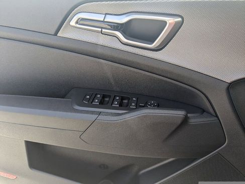 Used 2024 Kia Sportage LX image 22