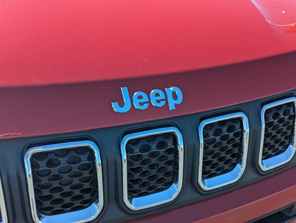 Used 2023 Jeep Compass Latitude AWD/4WD image 11