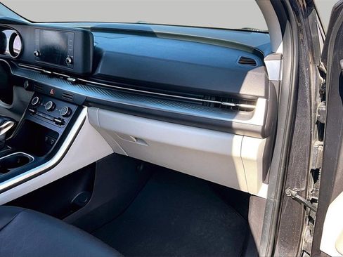 Used 2023 Kia Carnival LX image 16