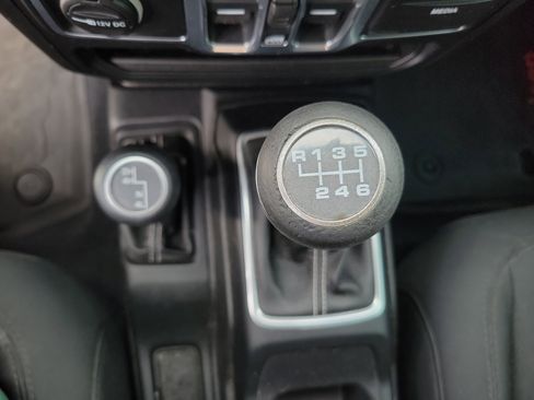 Used 2018 Jeep Wrangler Unlimited Sahara image 13