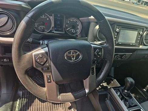 Used 2019 Toyota Tacoma SR5 AWD/4WD image 13