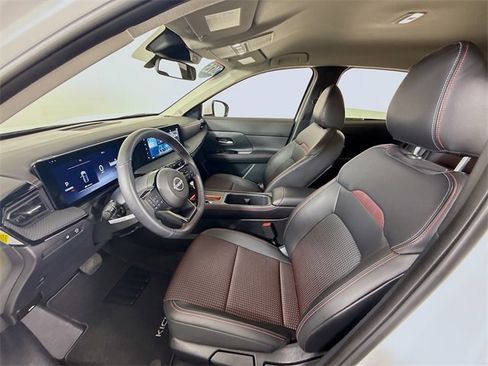 Certified 2025 Nissan Kicks SR image 6