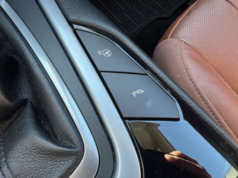 Used 2018 Ford Edge Titanium w/ Equipment Group 302A image 30