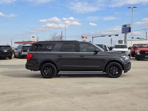 Used 2022 Ford Expedition Max XLT image 7