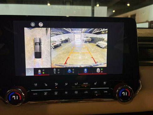 Used 2024 GMC Canyon AT4X w/ AT4X AEV Edition image 19