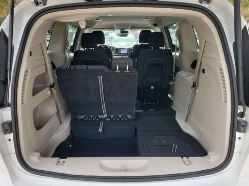 Used 2023 Chrysler Voyager LX FWD image 7
